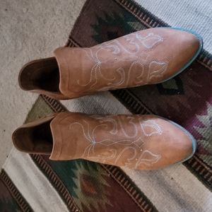 Cute cowboy booties. Size 8.
